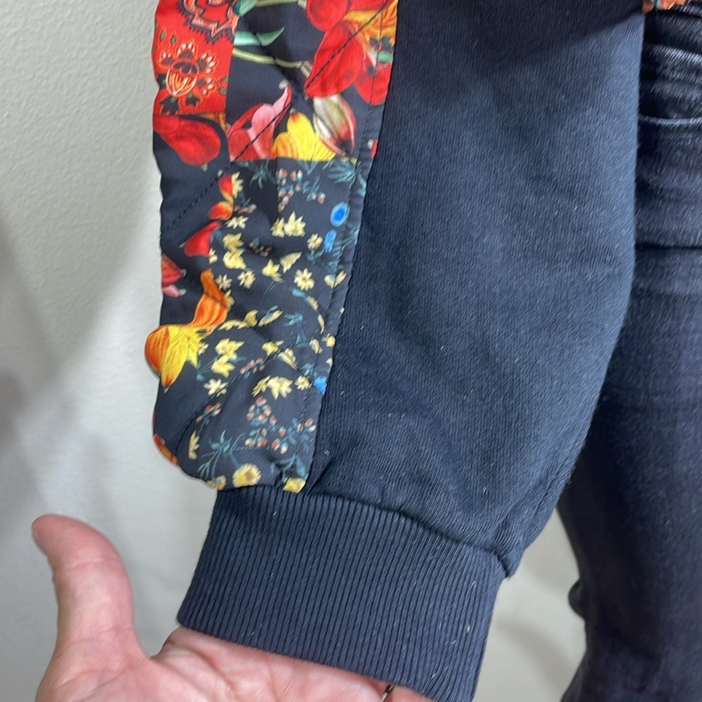 (N3) ZARA Cropped sweatshirt with patches size M - Picture 7 of 13